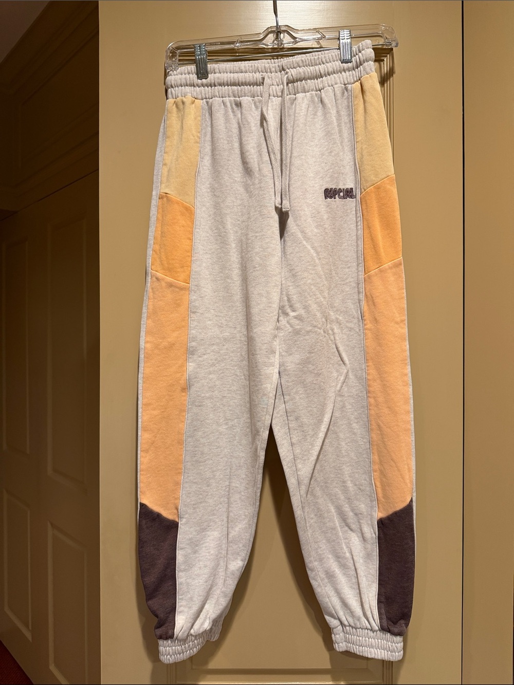 Women’s Ripcurl Sweatpants in Cream Heather and Peach
